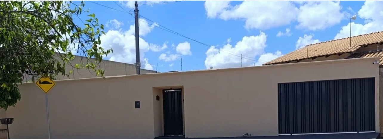 Casa à venda com 3 quartos, 354m² - Foto 1